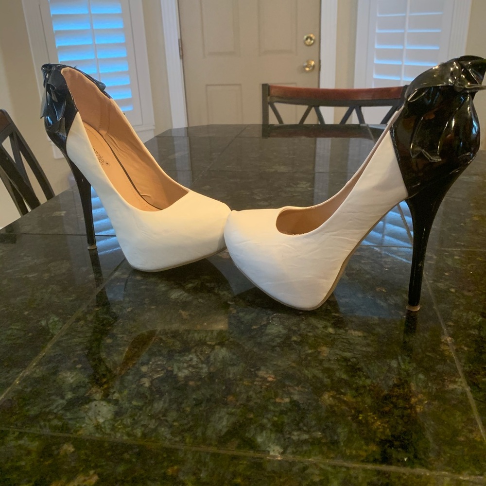 Heels 👠 - Picture 2 of 5